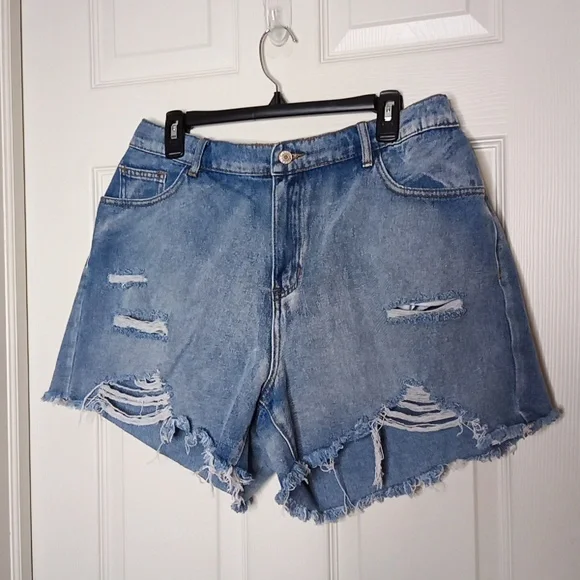 Shein Curve 1XL Destructed Denim Jeans Shorts Elastic Back Waistband Plu… - Picture 1 of 5